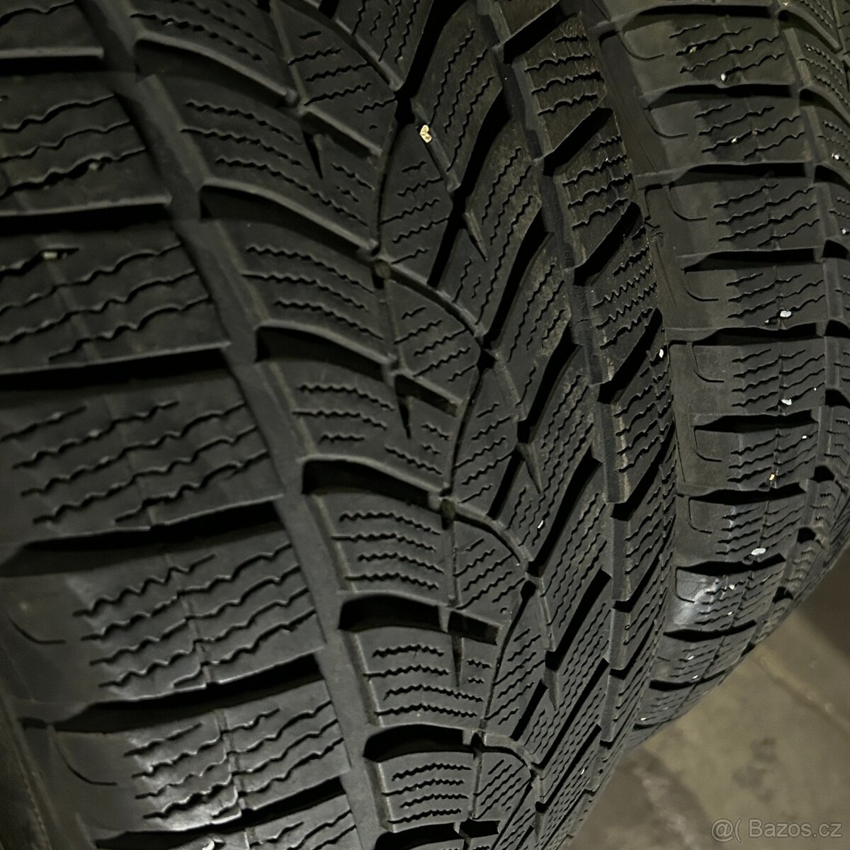 Zimní pneu 235/55 R17 103V Goodyear 5,5-6mm - 2