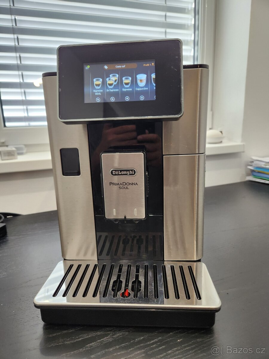automatický kávovar DeLonghi PrimaDonna Soul - 2