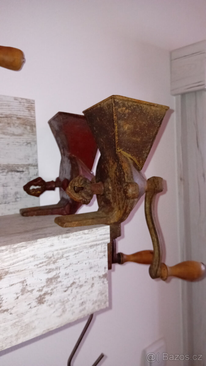 Prodám - krásné starožitné litinové mlýnky na kávu - 2