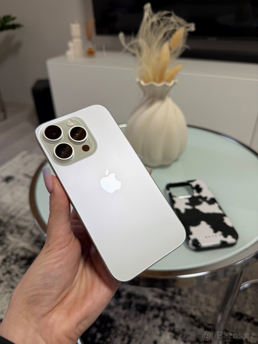 Apple iPhone 15 pro 128gb - bílý titan - 2