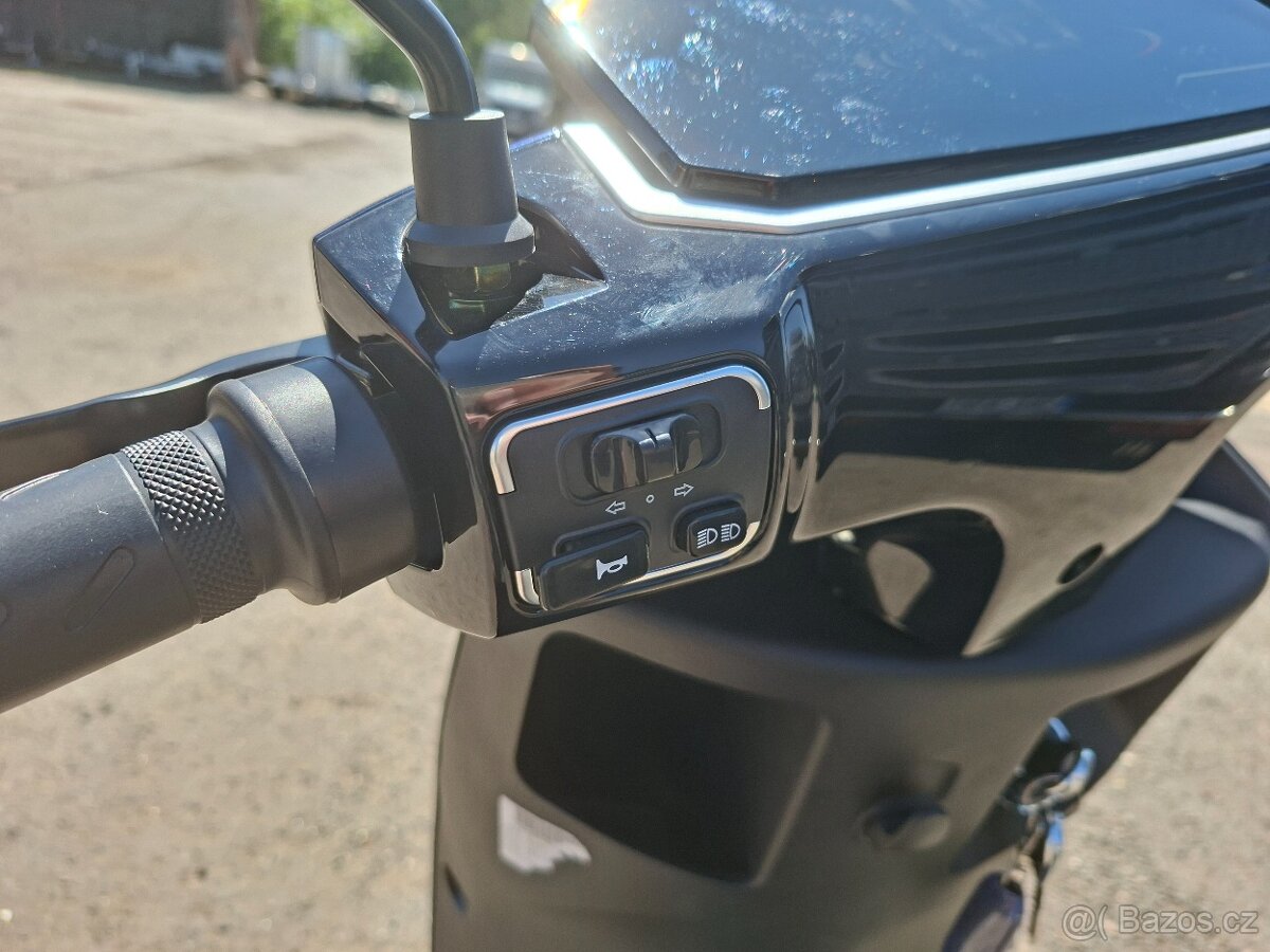 Elektro skútr MERCURIO 45 km/h - 2