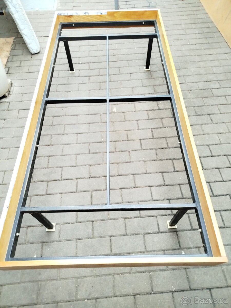 Prodám levně kovové postele - 2