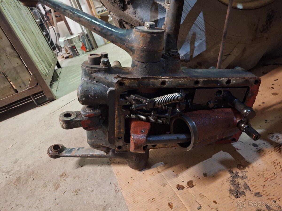 Víko hydrauliky zetor 5011 - 2