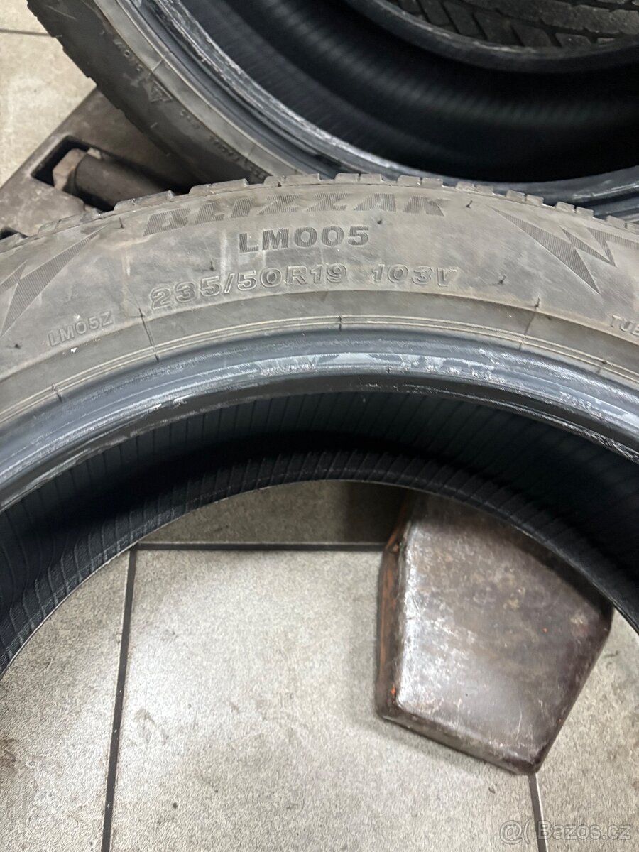 235/50R19 - 2