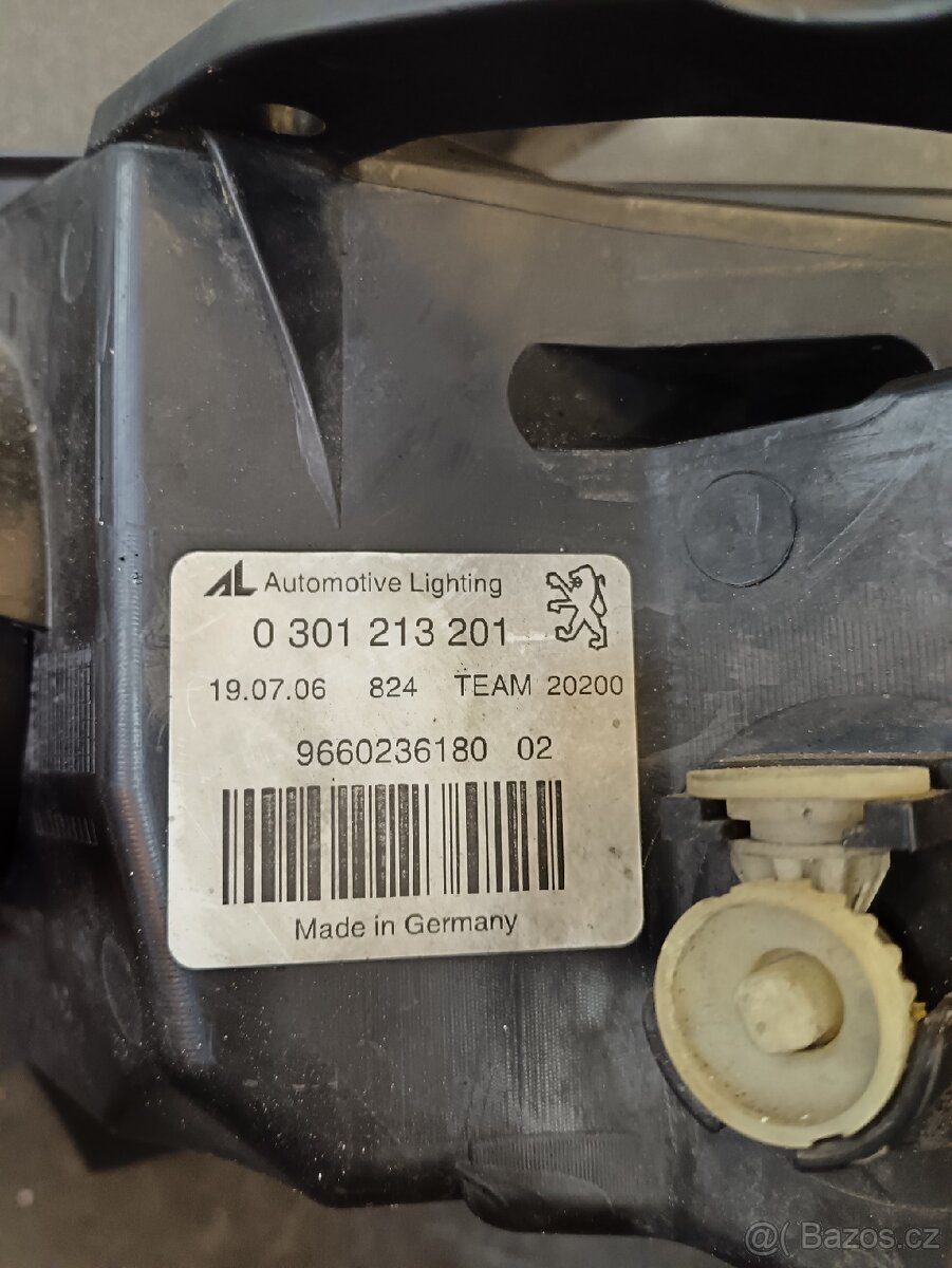 Přední světla Peugeot 407 - 2