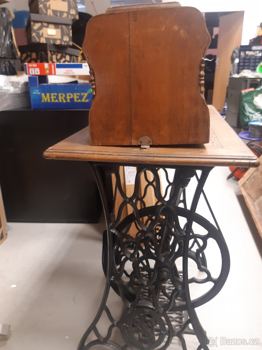 Krásný šicí stroj Bobbin - 2