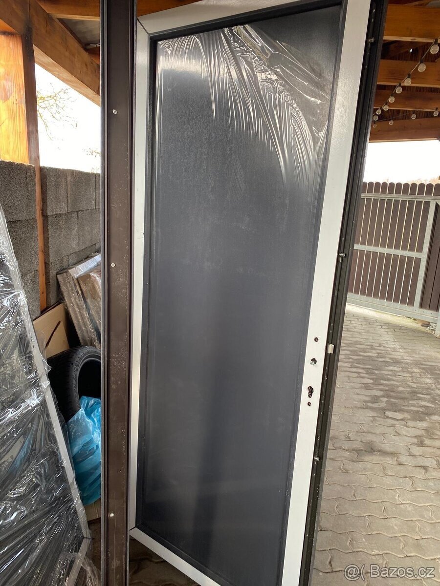 Prodám vchodové plastové dveře - 2