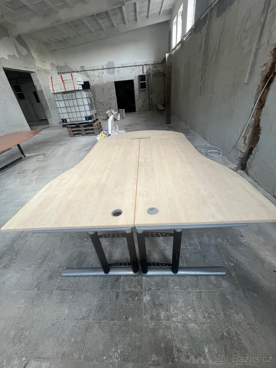 Kancelářský stůl - 2
