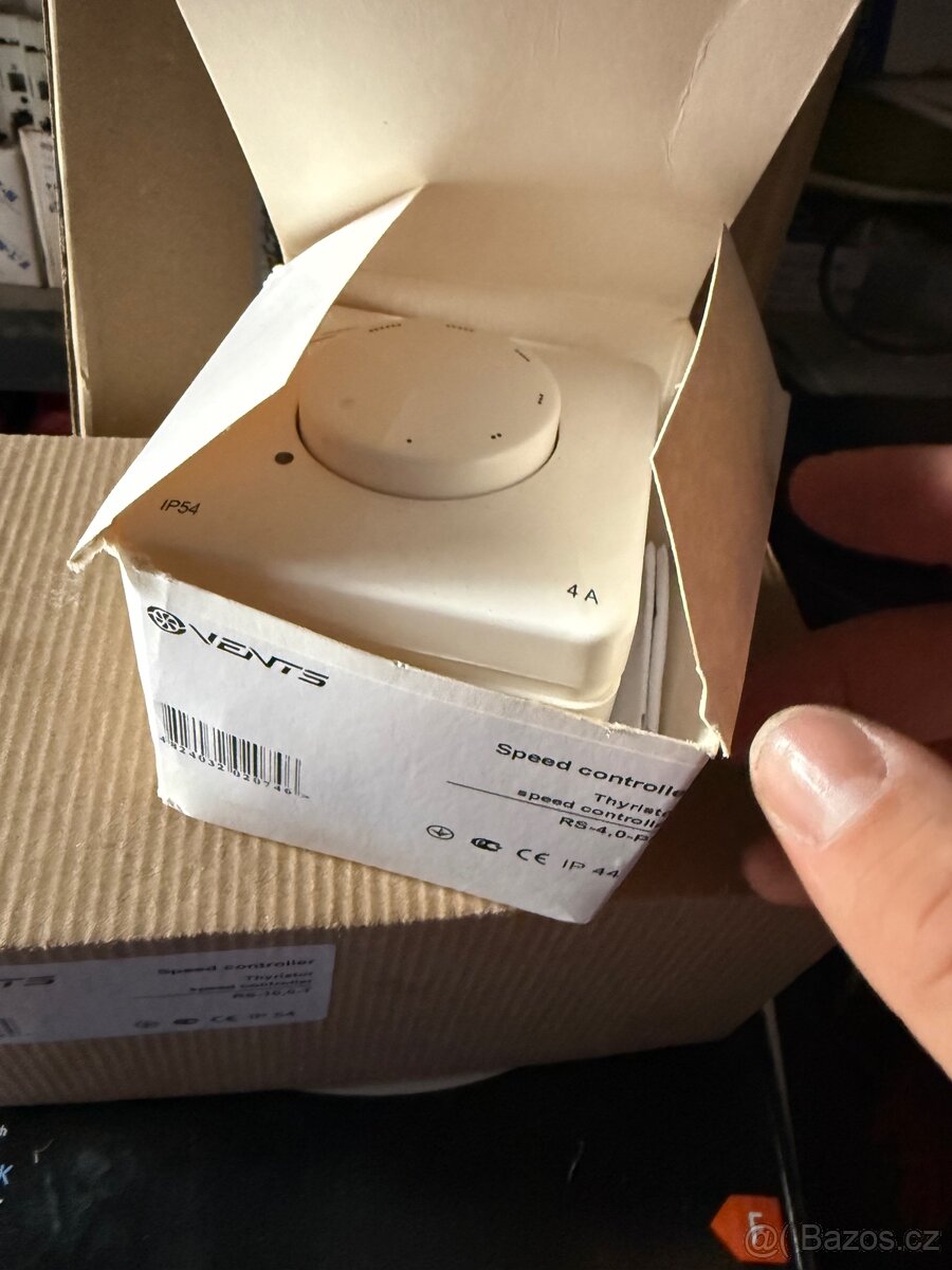 Regulátor otáček ventilátoru s vypínačem do 900W (4A) - 2