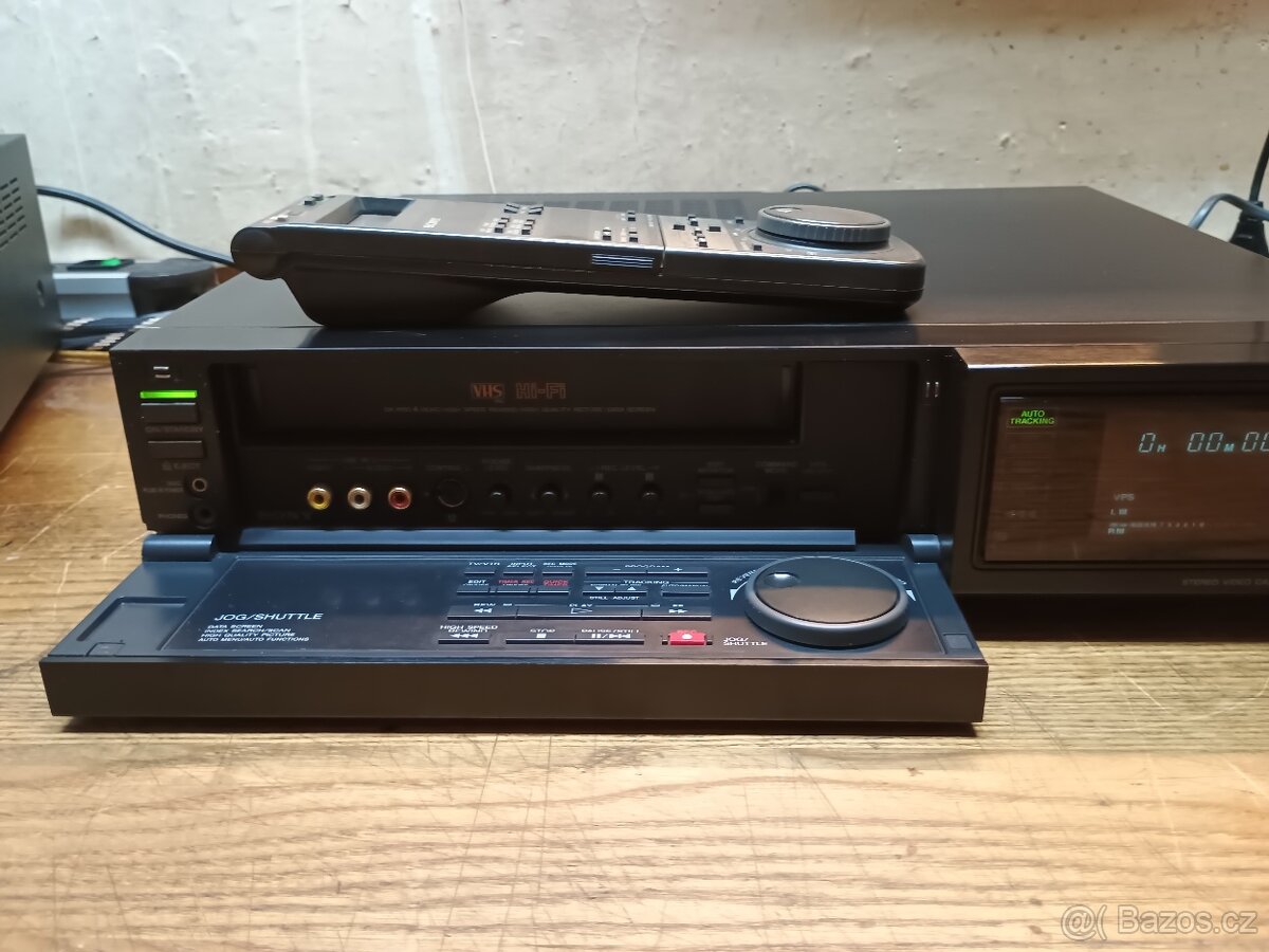Sony SLV-777 VP Video Recorder - 2