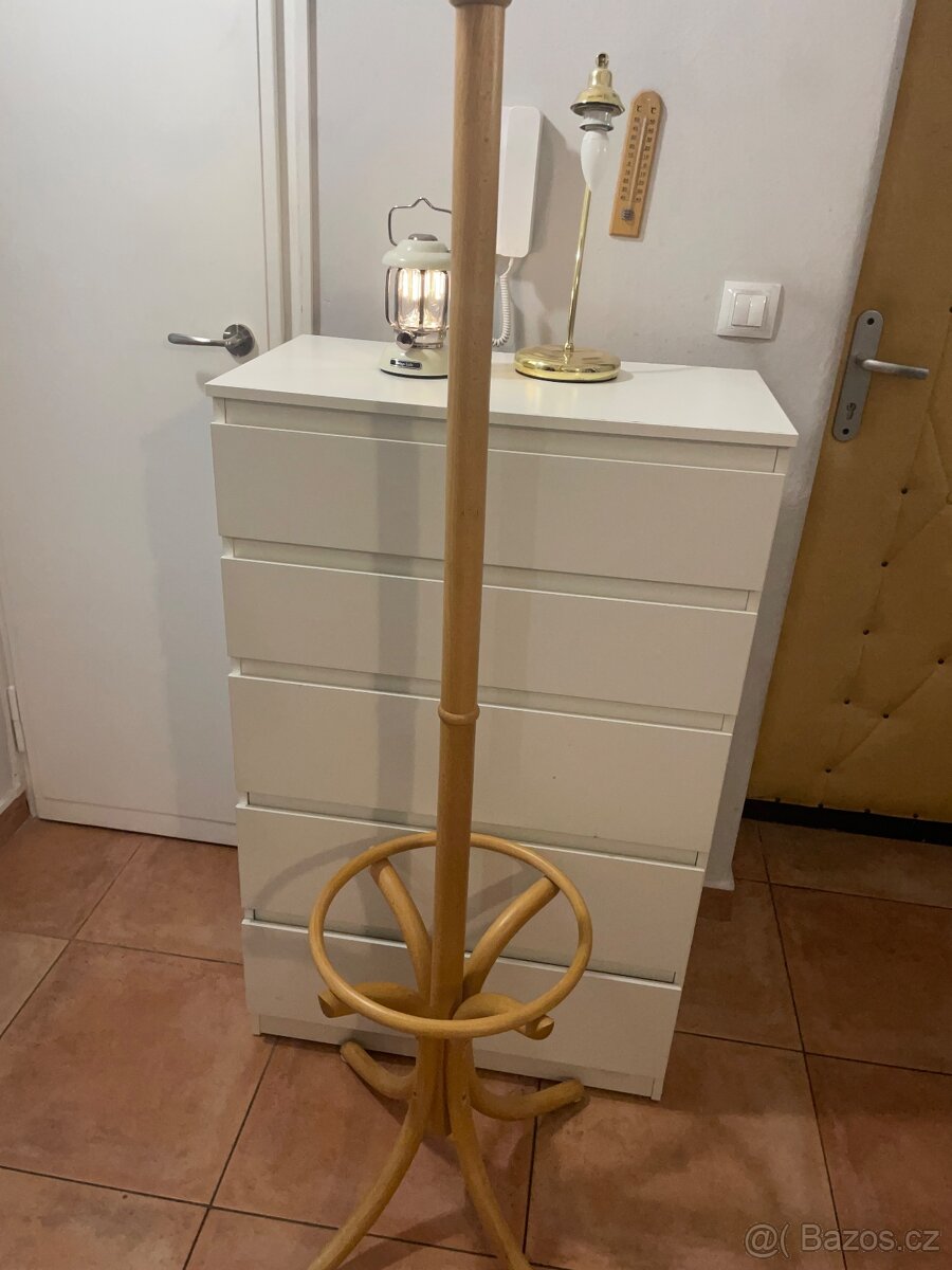 Věšák na oblečení - 2