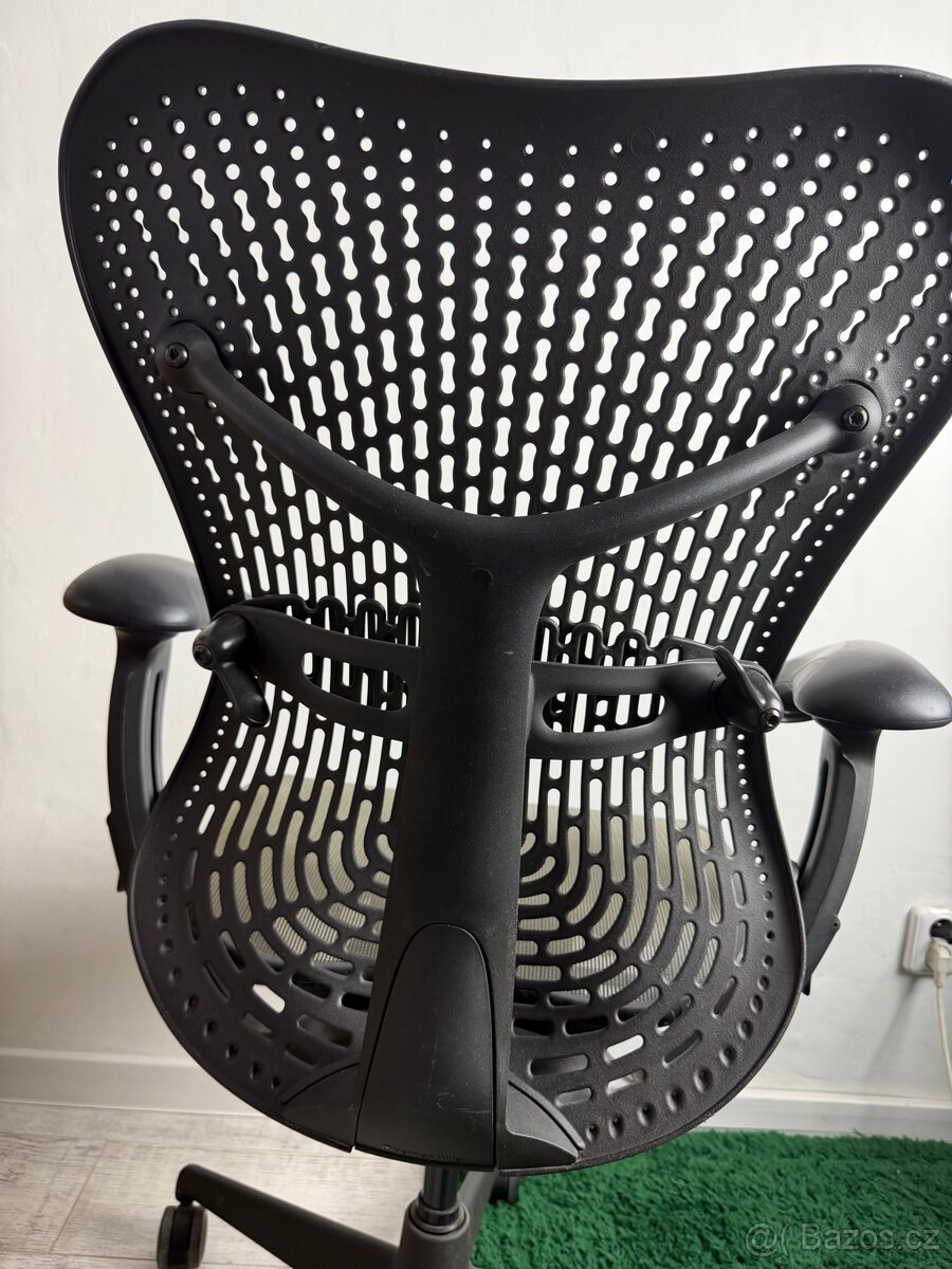 Herman Miller Mirra 1 - 2