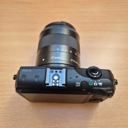 Canon EOS M + příslušenství - 2