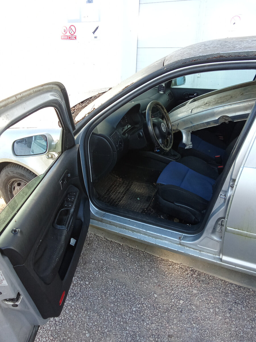 VW Golf IV 1,6i - náhradní díly - 2