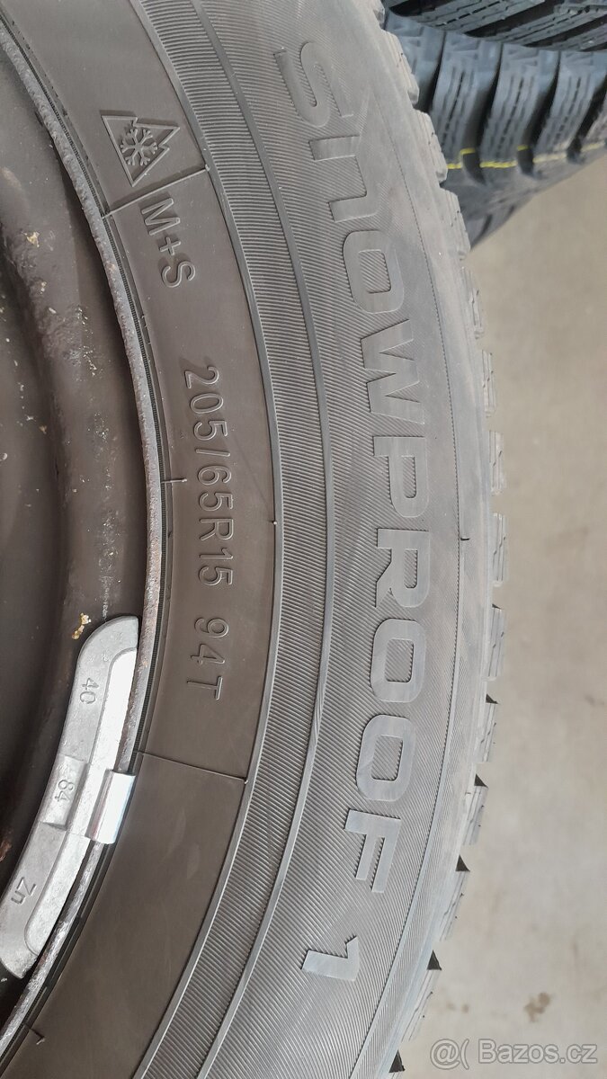 205/65 R15 zimní Nokian vč. disků 4x108 ET27 - 2