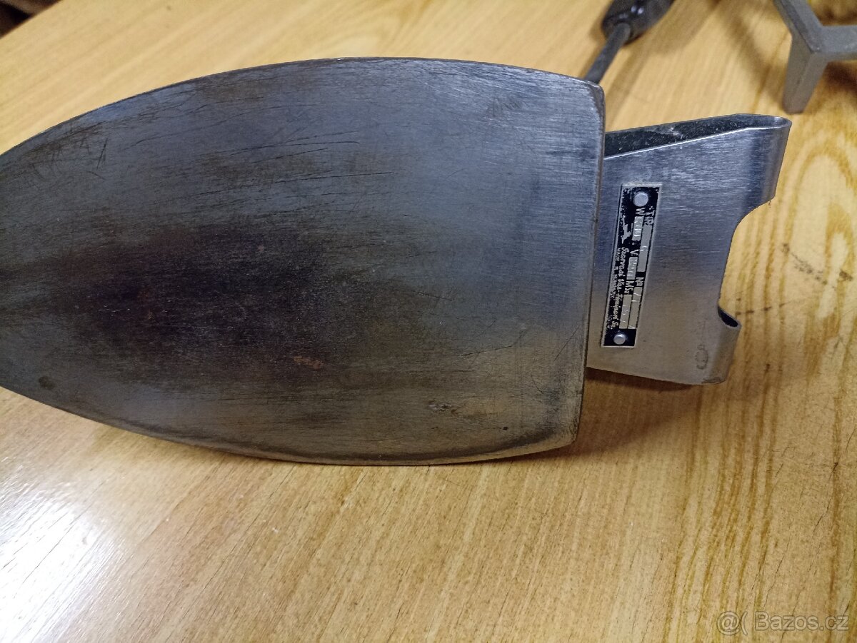 Žehlička stará retro - 2