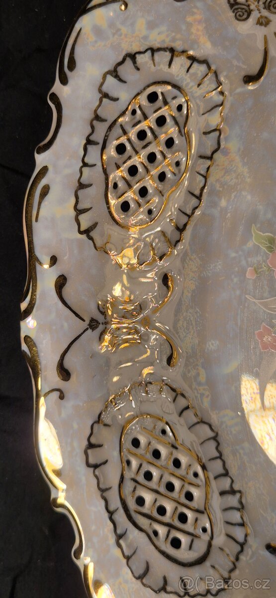 Porcelánová mísa,prořezávané vzory ,zlacené linie - 2