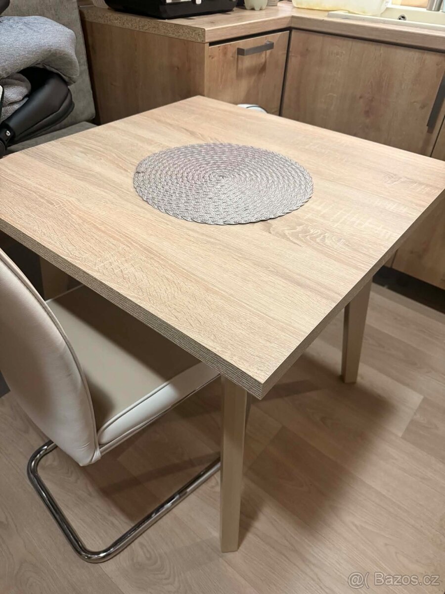 Stůl dřevěný - 2