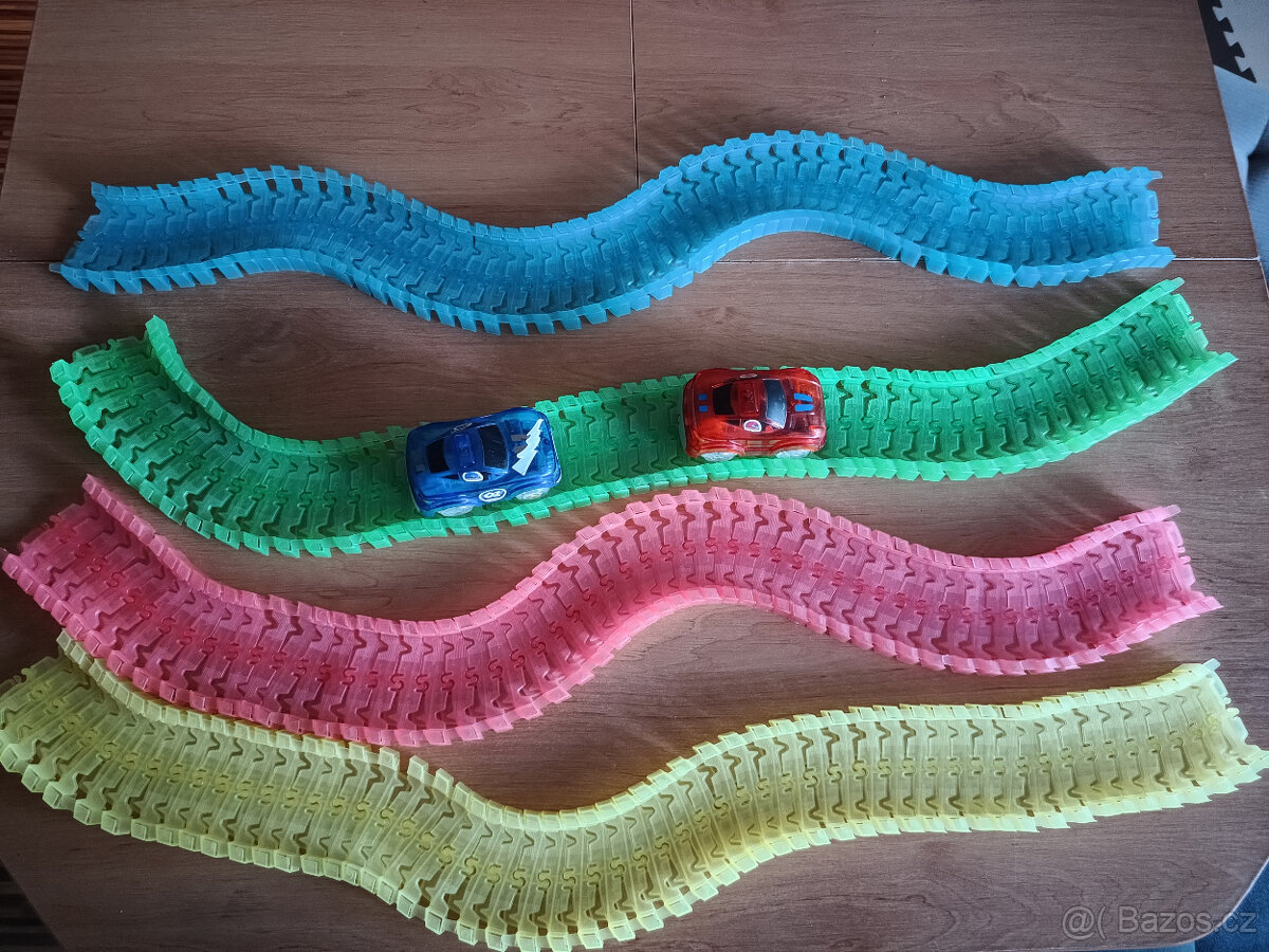 Skládací dráha a dvě auta - 2