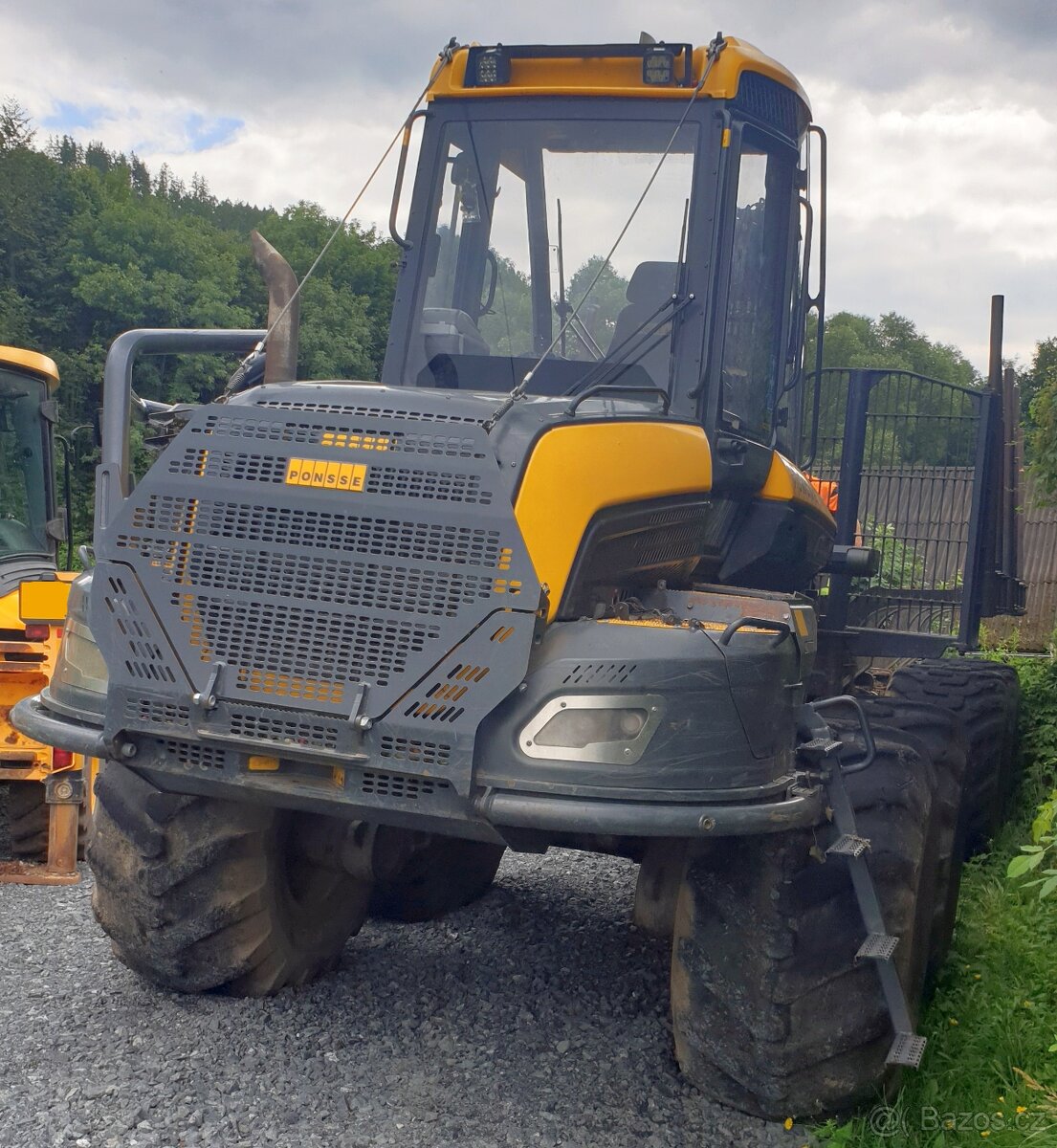 22.8t vyvážečka PONSSE Elephant 8W forwarder les rok 2016 - 2