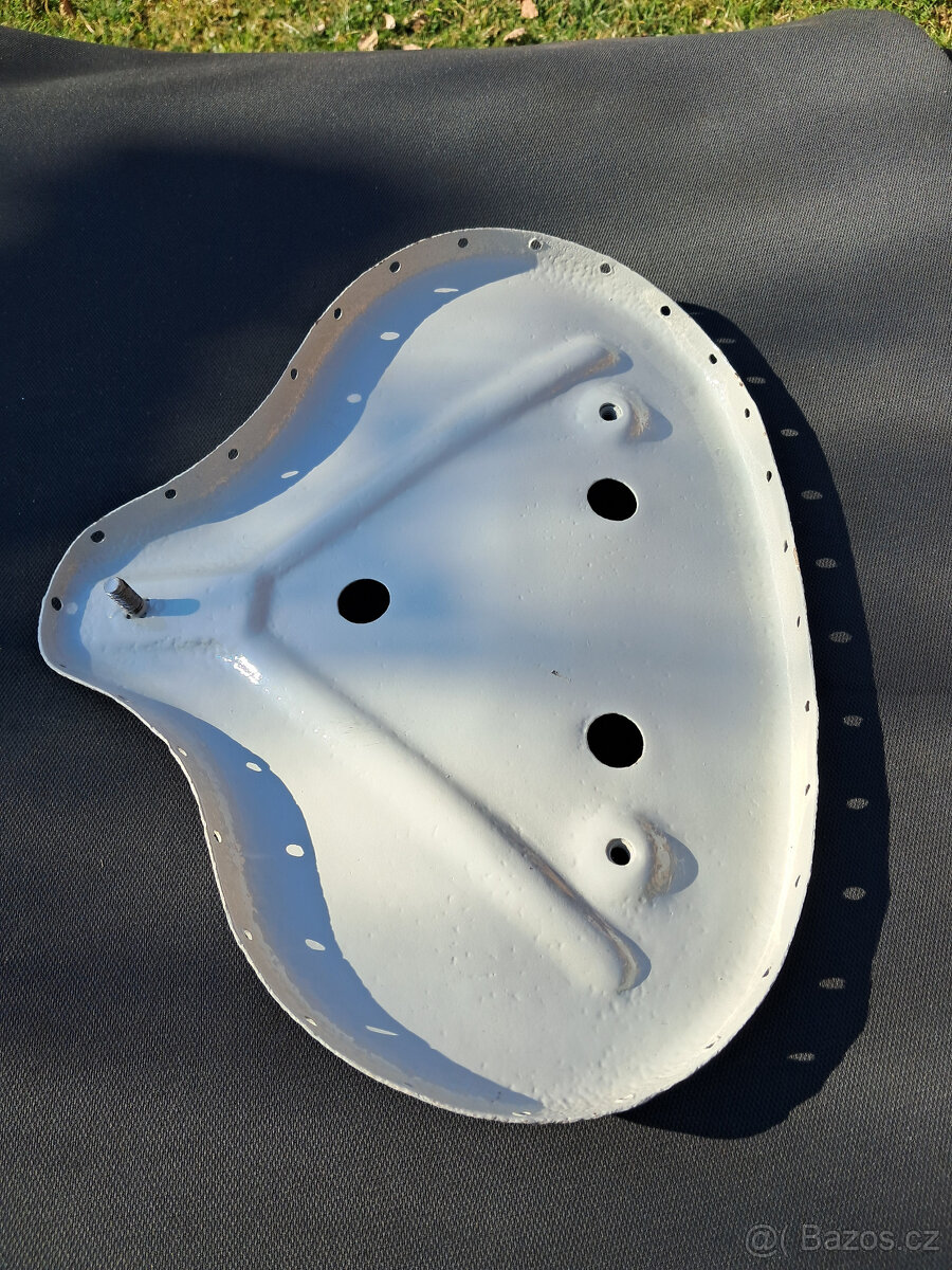 Jawa pérák - plech sedla řidiče - 2