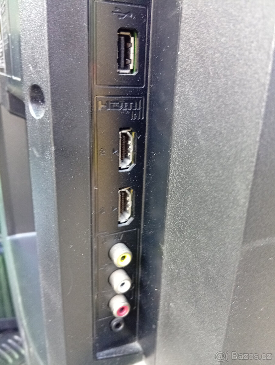 S L E V A Panasonic TX-37LZD70F - 2