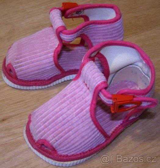 Papučky s přezkou v.12 růžové - 2