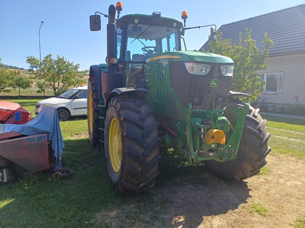 starší traktor John Deere 6175M - 2