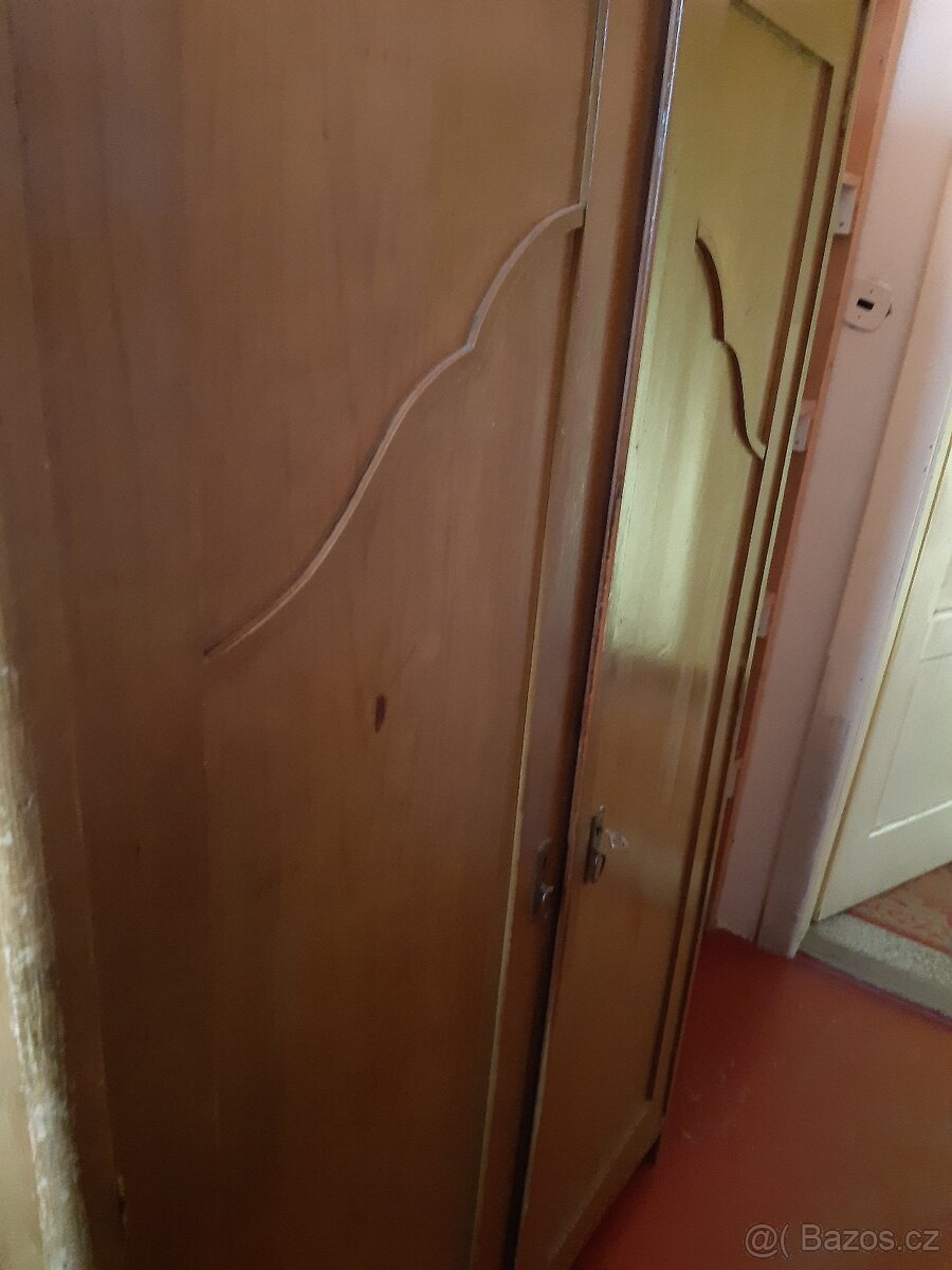 Starožitná skříň - 2
