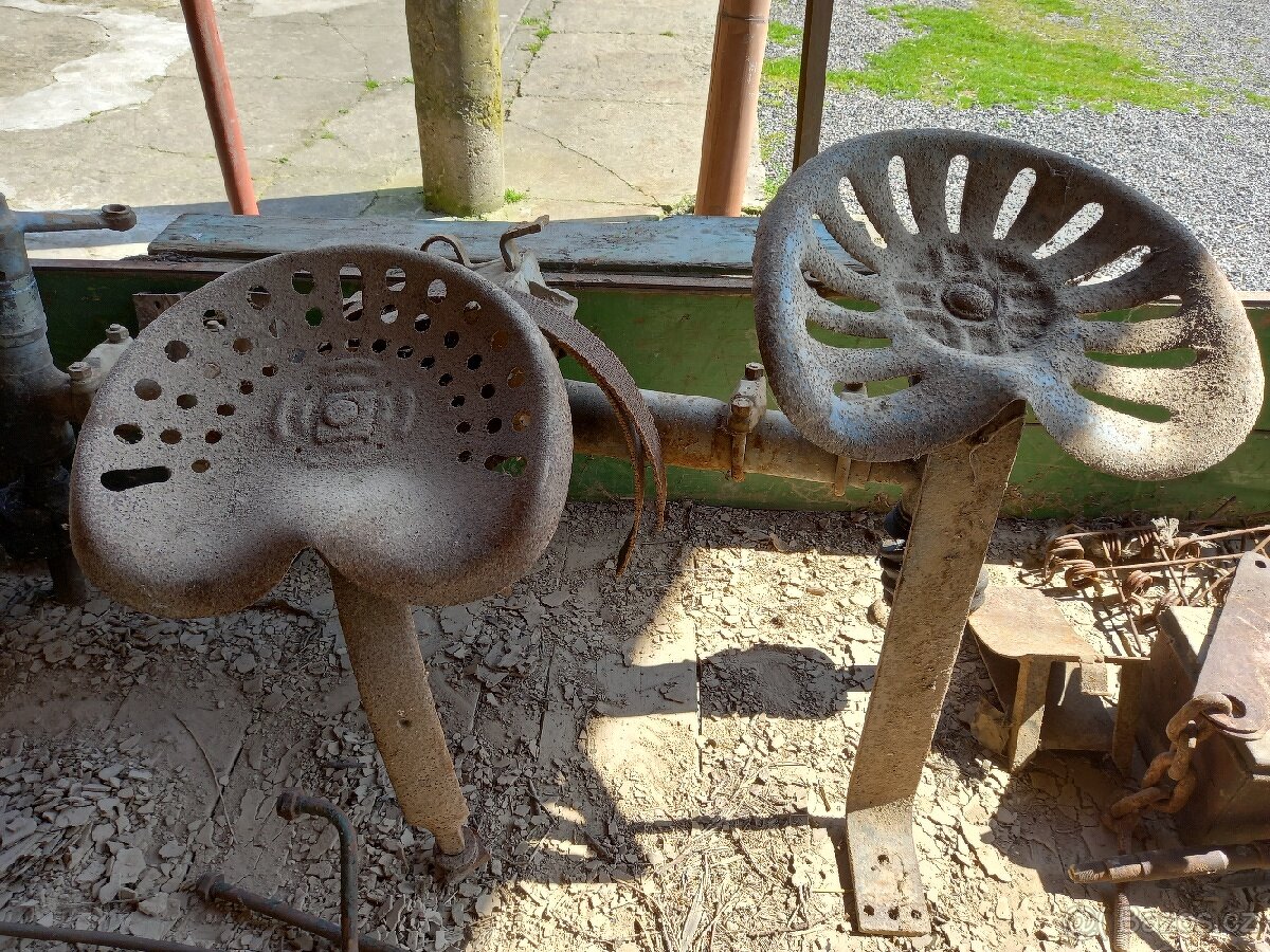 Plechové historické sedadlo - 2