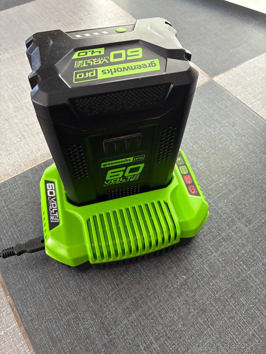 Aku sekacka Greenworks 46cm, pojezd - 2