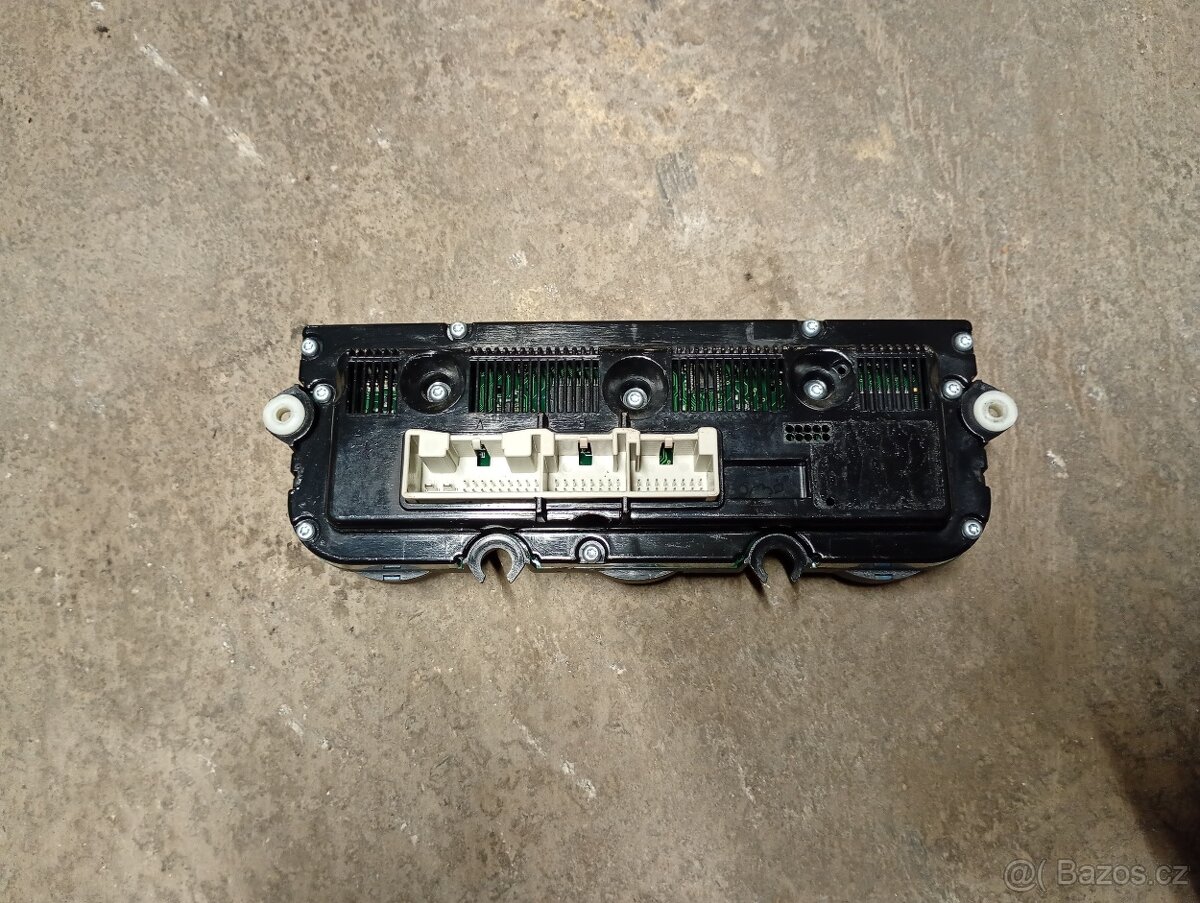 Škoda Octavia 2 - panel ovládání klimatizace - 2
