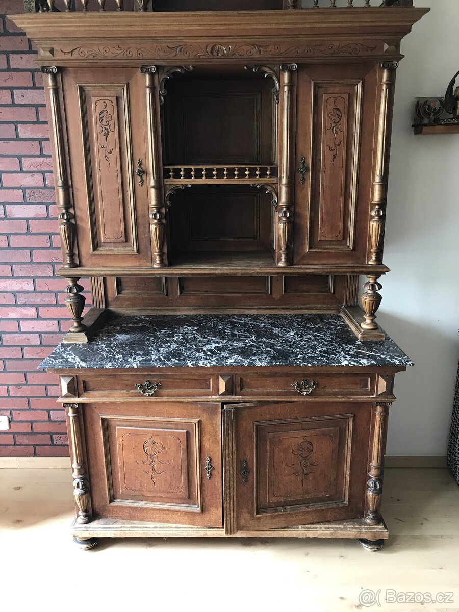 Starožitný kredenc - 2