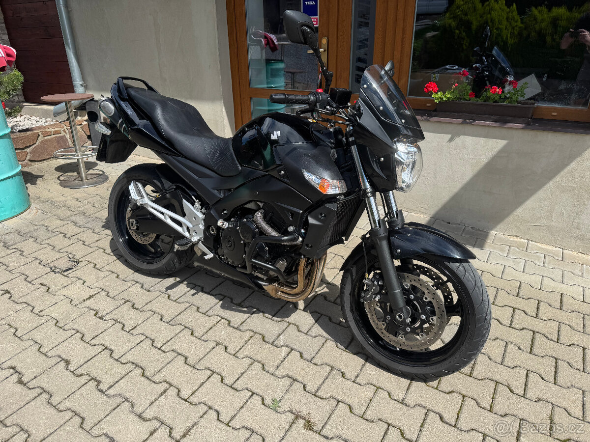Suzuki GSR 600 - 2