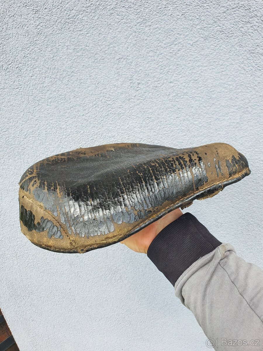 Jawa Pérák sedlo - 2