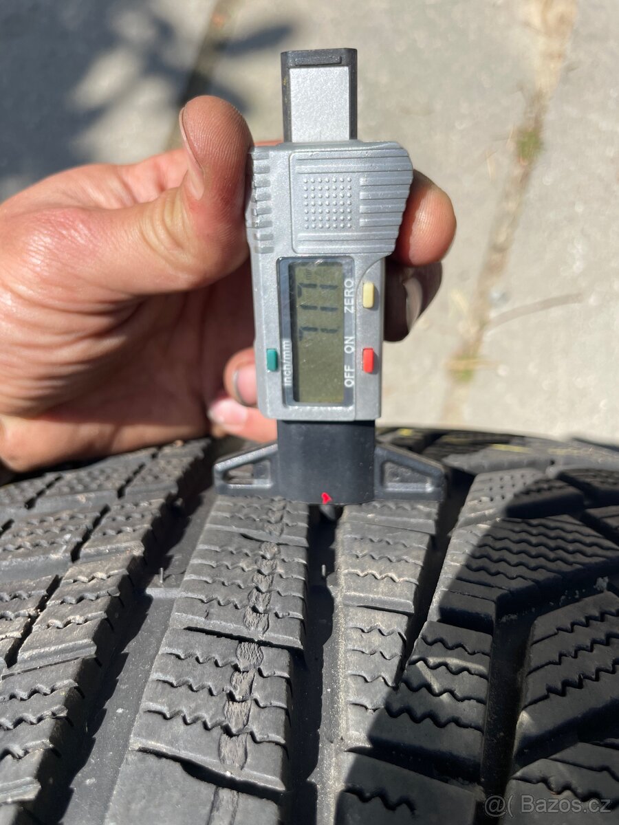 Dvě zimní pneu Hankook 255/40/19 - 2