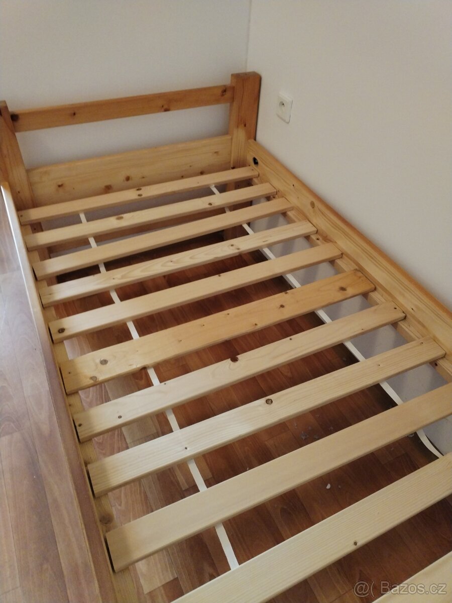 Dřevěná postel - 2