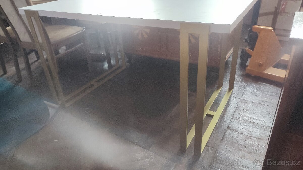 prodám jídelní stůl - 2