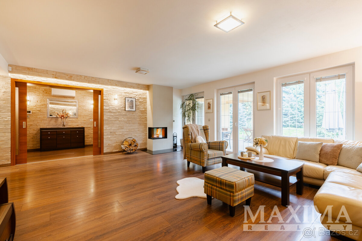 Dům 5+1 o ploše 274 m2 - Jesenice, Osnice - 2