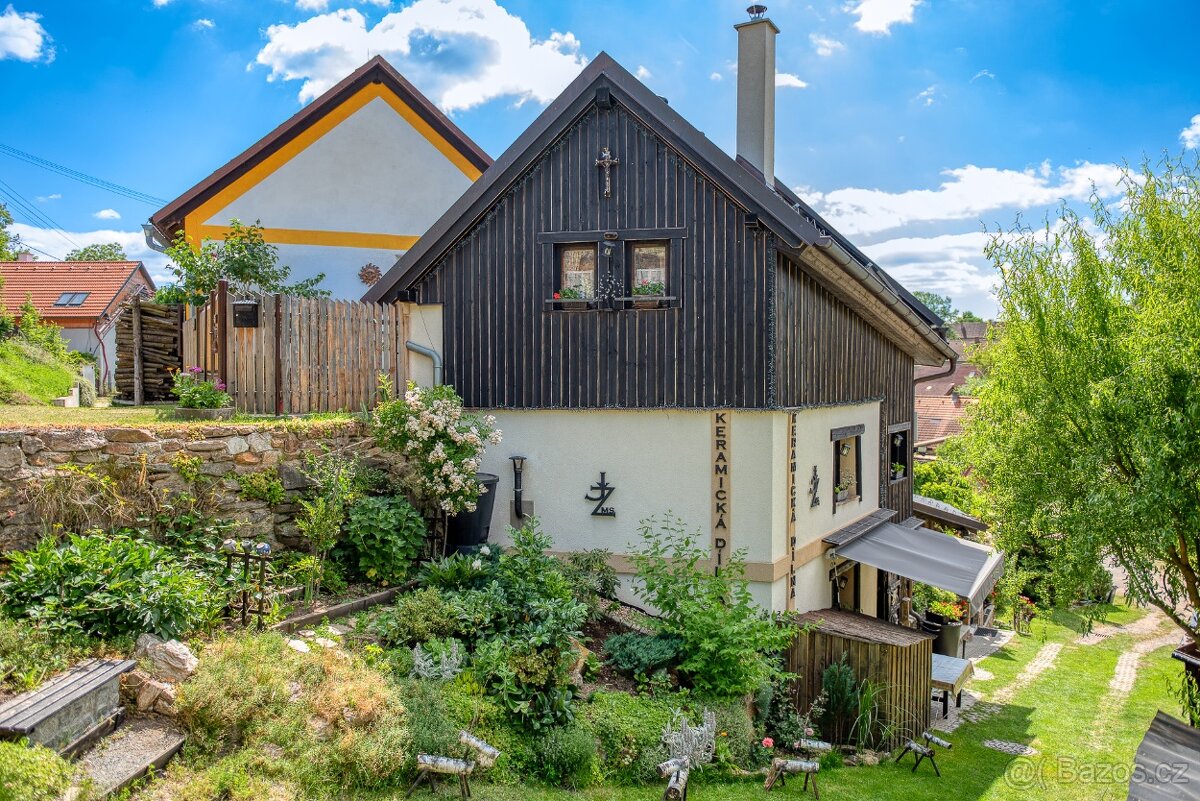 Prodej domu s jedinečnou atmosférou ve Všechlapech - 2