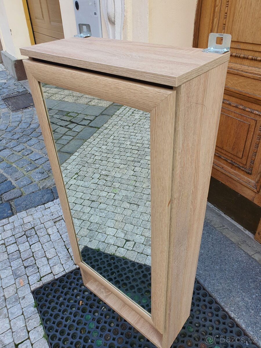 moderní koupelnová skříňka závěsná – DOPRAVA - 2