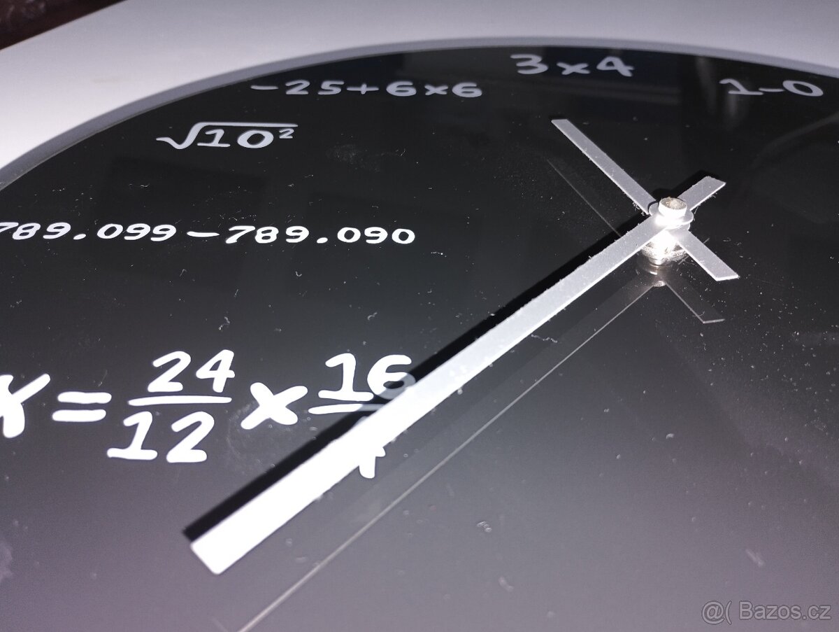 Nástěnné hodiny matematické - 2