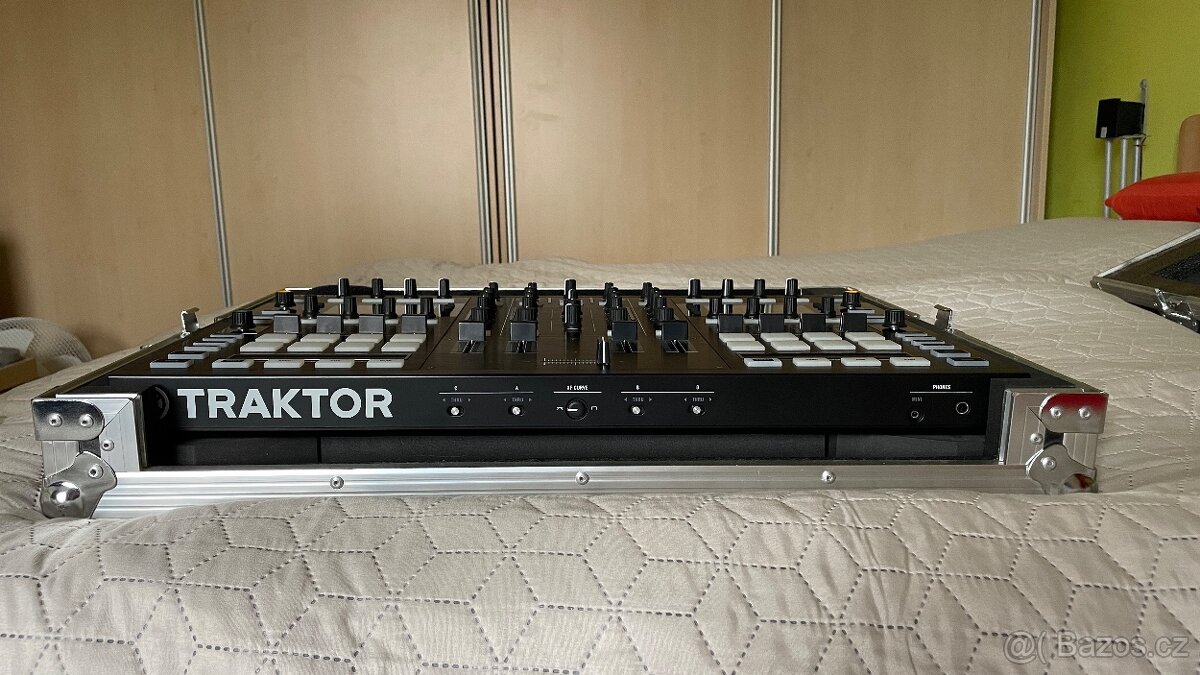 Kontroler Native Intruments S8 + originální case - 2