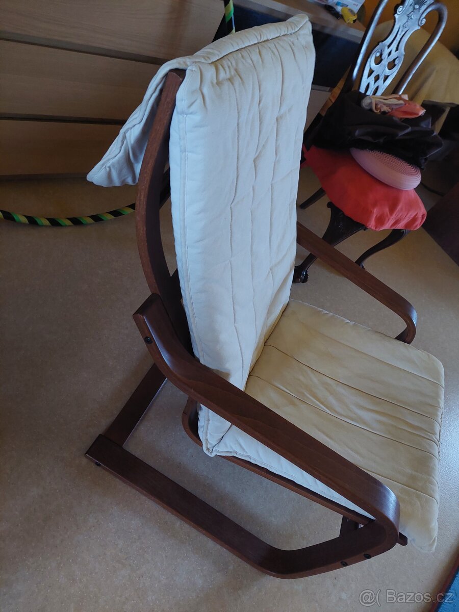 Kresla 2 zachovala - 2