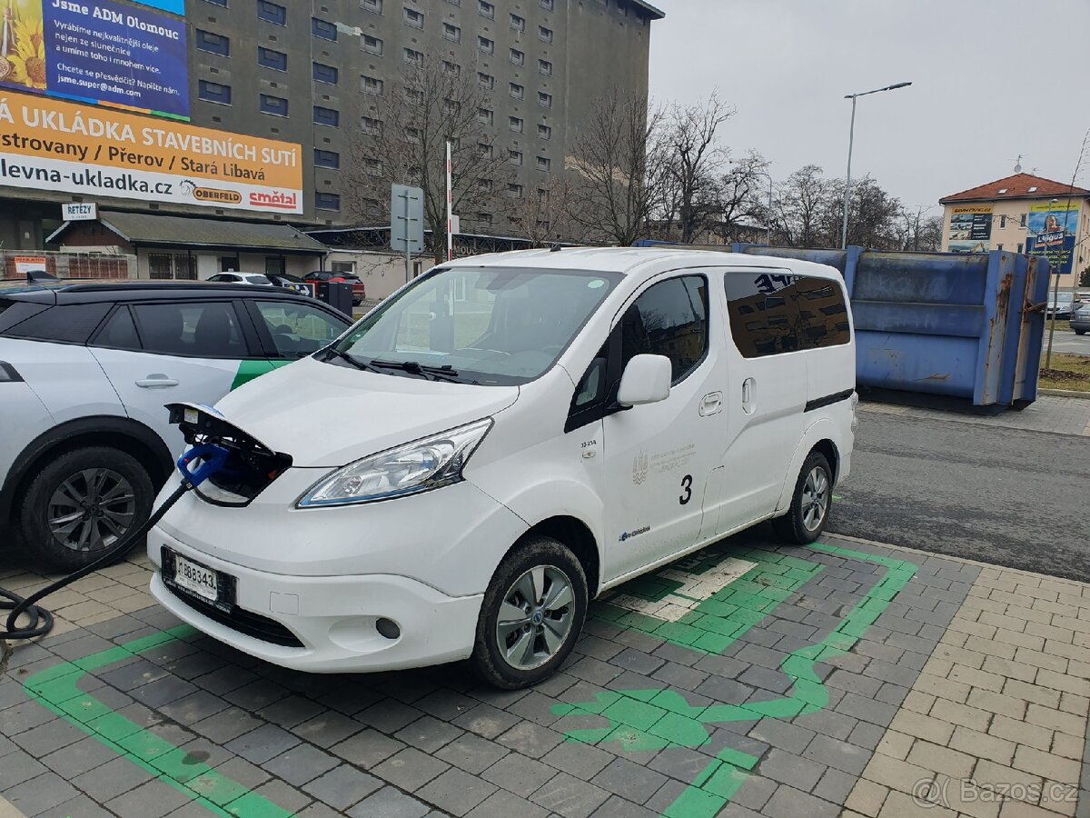 Elektromobil pro 7 lidí, EV MPV Nissan e-NV200 - 2