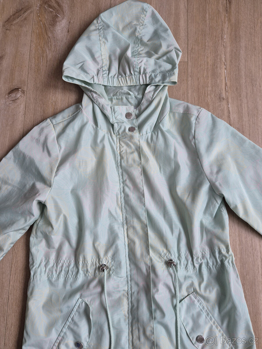 Lehká dívčí parka vel. 146 zn. Reserved - 2