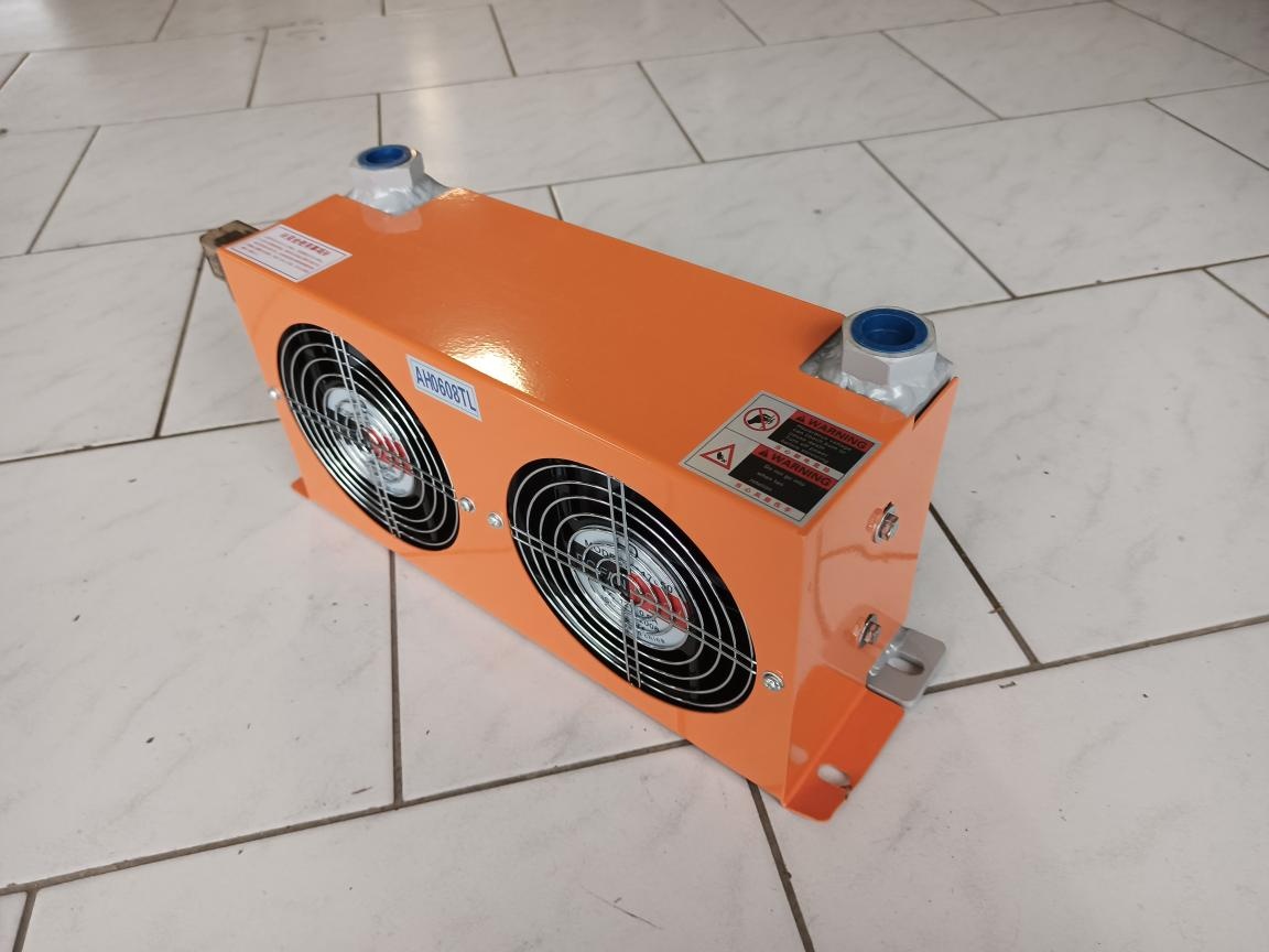 Chladič hydraulického oleje pro minibagry - 2