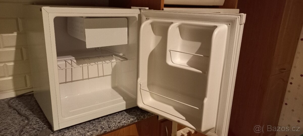 Philco lednice PSB 401 EW Cube - 2