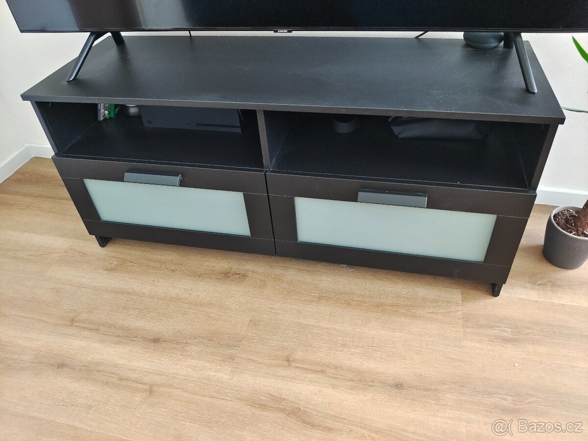 Prodám TV stolek - 2