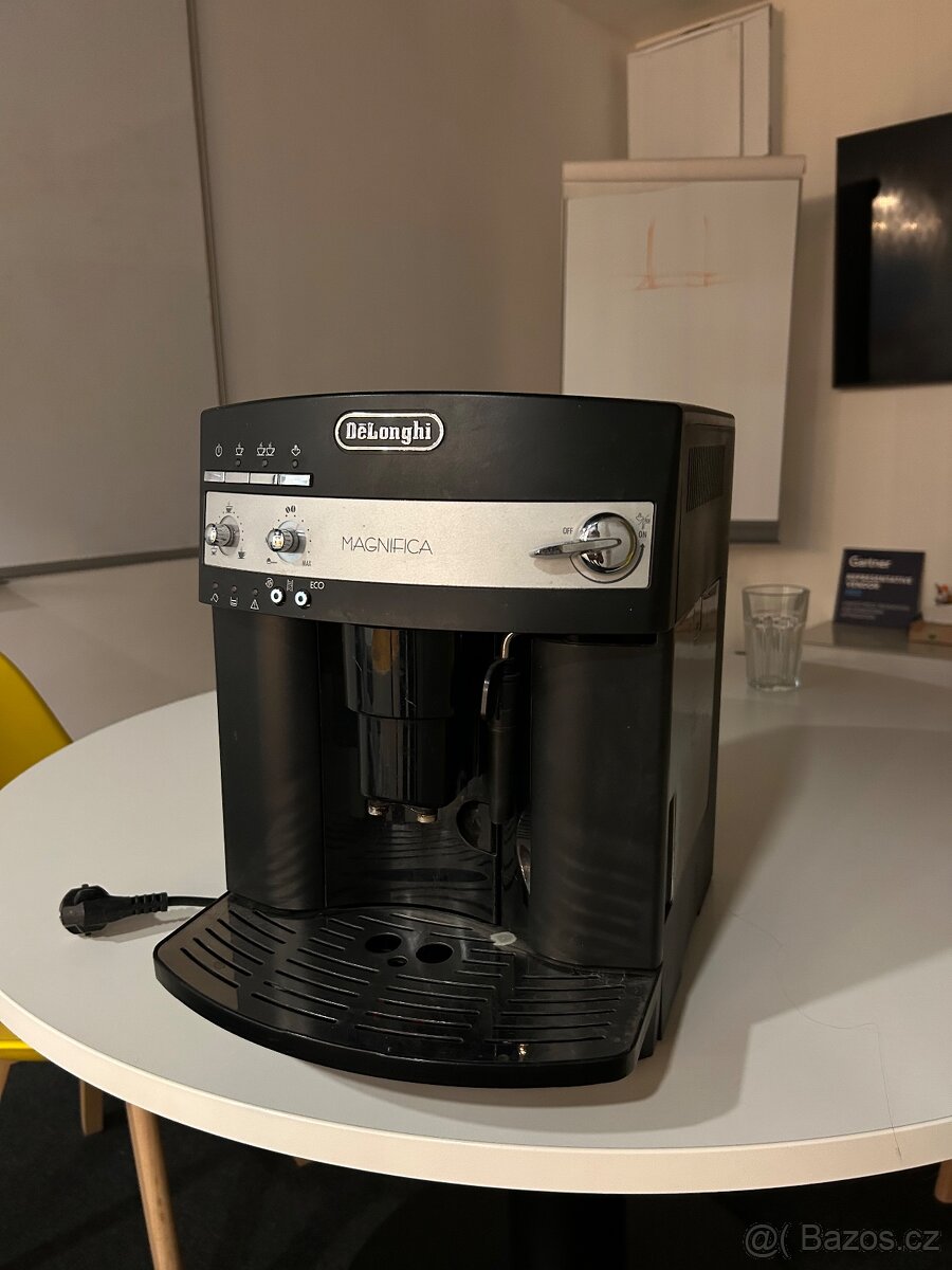Delonghi kávovar - 2